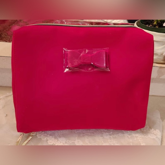 NWT ESTEE LAUDER RED VELVET COSMETICS BAG - Picture 1 of 14